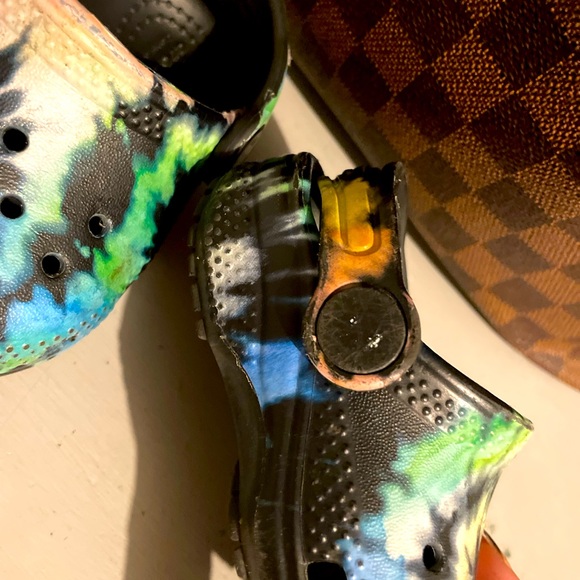 Size 4 toddler Crocs - Picture 2 of 4